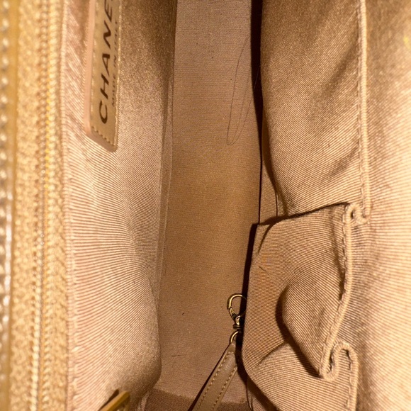 CHANEL 2018 Large Boy Diamond Quilted Leather bag in Beige - Picture 11 of 16